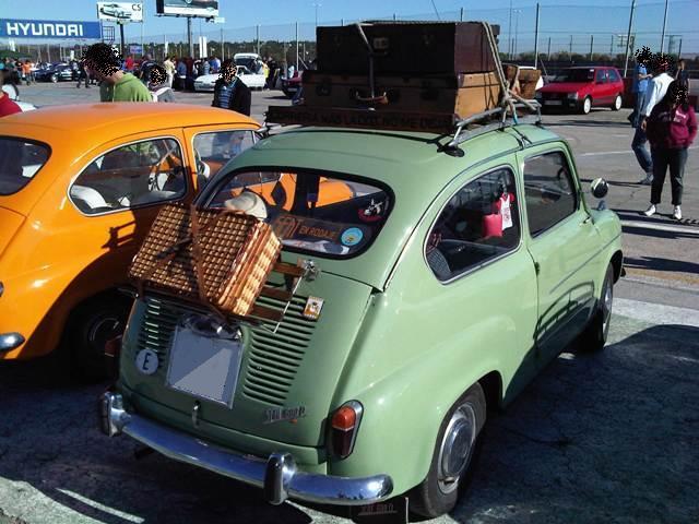 Un Seat 600 D por detrás